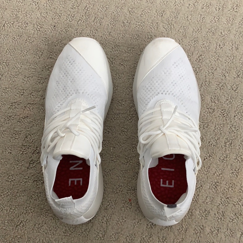 Lane Eight Women’s Trainer AD 1